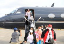 Gonzalo facilita el regreso 15 criollos que estaban varados en Venezuela