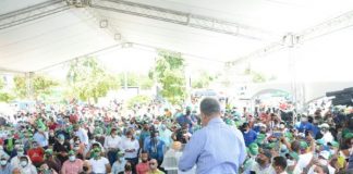 Leonel Fernandez Juramenta cientos de exdirigentes que abandonaron el PLD, así como de otros partidos pertenecientes a la estructura partidaria del municipio Santiago. nta en Santiago