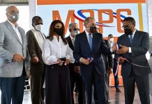 DM inaugura terminal de autobuses cuyas obras ordenó parar la Justicia
