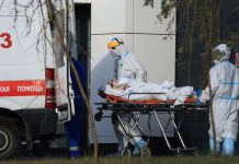 Rusia registra otro doble récord diario de casos y muertes COVID