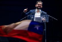 Gabriel Boric promete a los chilenos “un Gobierno con los pies en la calle”