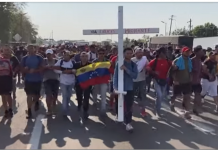 México | La policía de fronteras se enfrenta a una columna de migrantes centroamericanos
