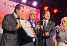 Artemio Gloria recibe el Micrófono de Oro por más de 40 años de trayectoria en la comunicación