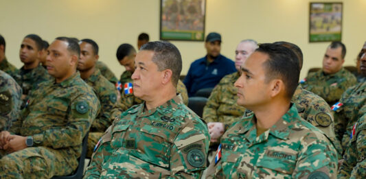Oficiales de Ejército de la República Dominicana reciben el conversatorio El costo de una patria.