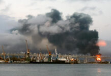 Ucrania lanza más de mil drones contra Rusia y provoca incendios en instalaciones petroleras de San Petersburgo